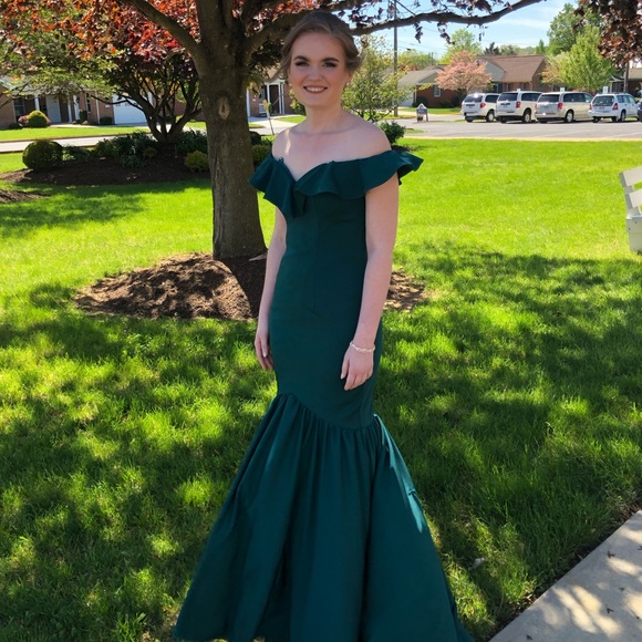 Meet your posher! - Picture 7 of 8